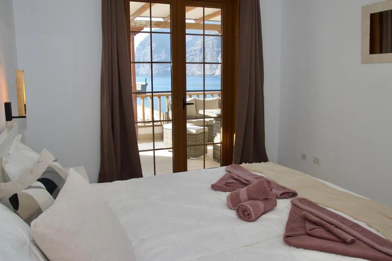 Acantilado de los Gigantes Luxury Beachfront Ocean View شقة